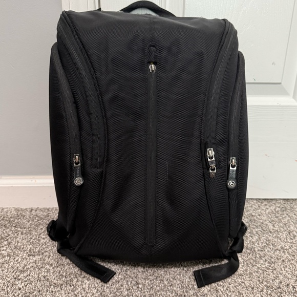 Booq Boa Queeze Graphite Backpack - Picture 1 of 13